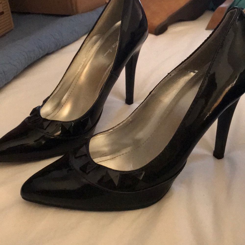 Patent leather pumps with stud detail